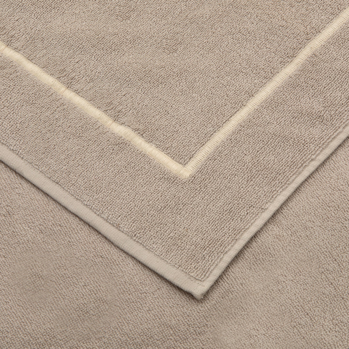 Croisiere Beach Towel