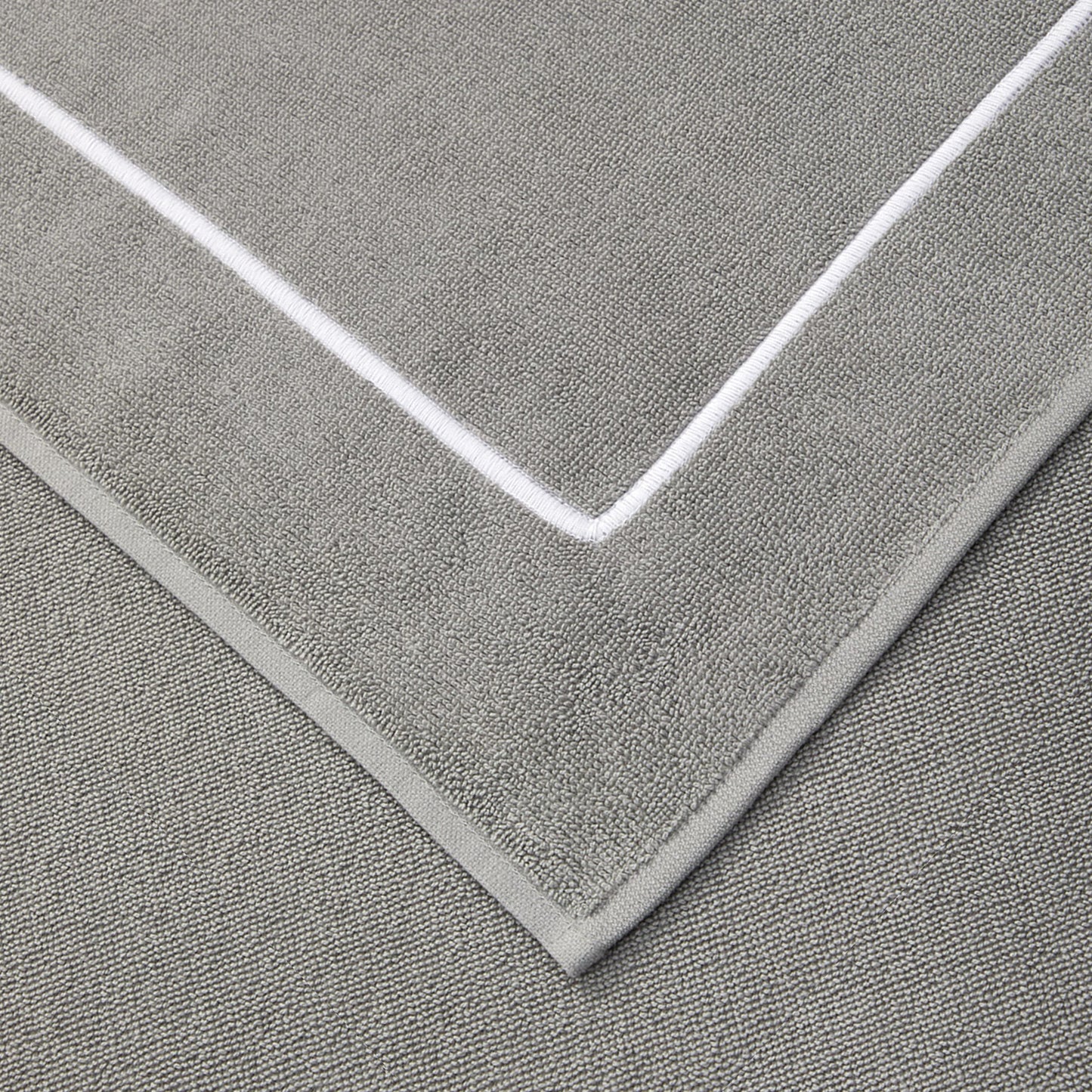 Croisiere Beach Towel